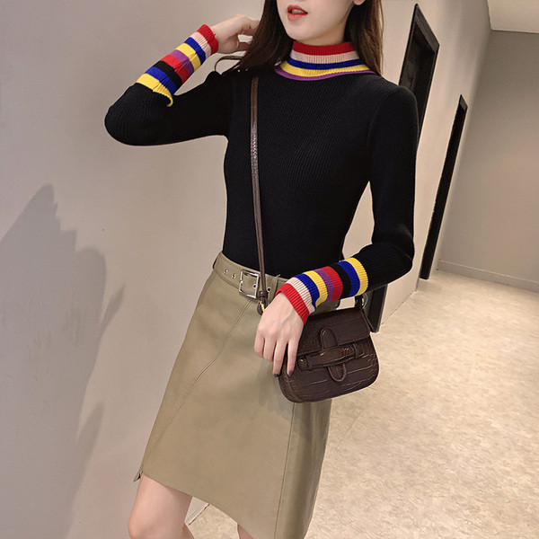 Μοντέρνα γυναικεία μπλούζα με χρωματιστά μανίκια και κολάρο