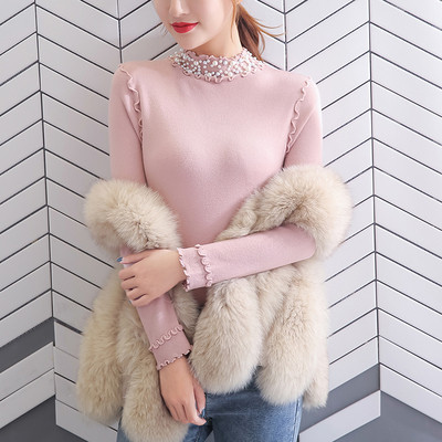 Μοντέρνα γυναικεία μπλούζα με μισό υψηλό γιακά με πέρλες σε λευκό, μαύρο, ροζ, μπεζ και πράσινο χρώμα