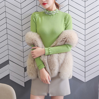 Μοντέρνα γυναικεία μπλούζα με μισό υψηλό γιακά με πέρλες σε λευκό, μαύρο, ροζ, μπεζ και πράσινο χρώμα