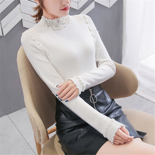 Μοντέρνα γυναικεία μπλούζα με μισό υψηλό γιακά με πέρλες σε λευκό, μαύρο, ροζ, μπεζ και πράσινο χρώμα