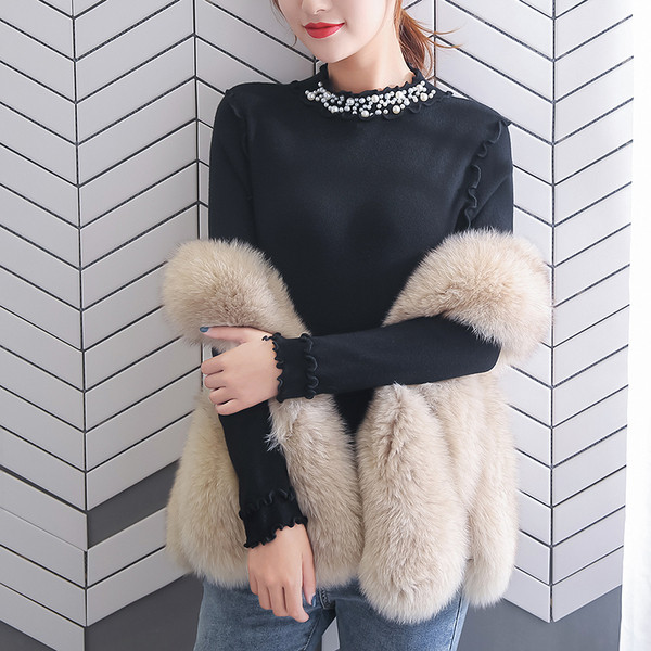 Μοντέρνα γυναικεία μπλούζα με μισό υψηλό γιακά με πέρλες σε λευκό, μαύρο, ροζ, μπεζ και πράσινο χρώμα