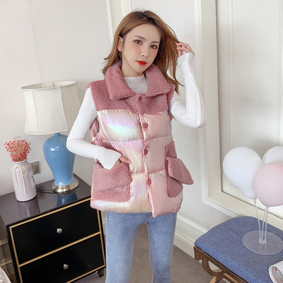 Model nou de vestă de damă cu buzunare roz, verde și alb