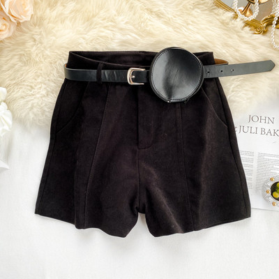 Pantaloni scurti de dama cu curea in mai multe culori