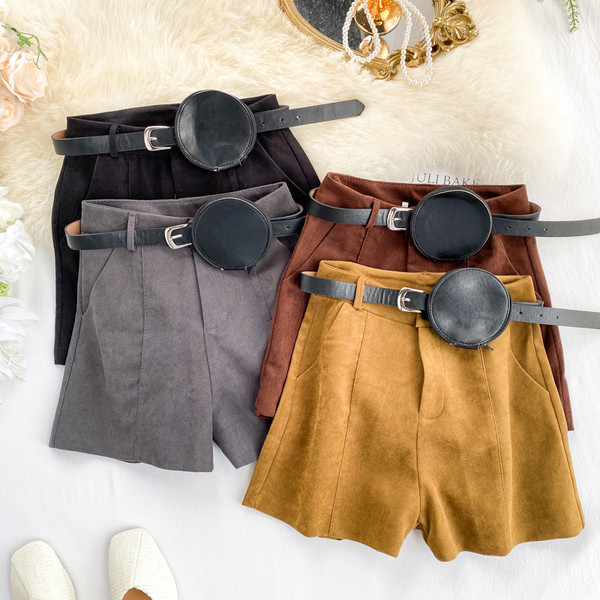 Pantaloni scurti de dama cu curea in mai multe culori