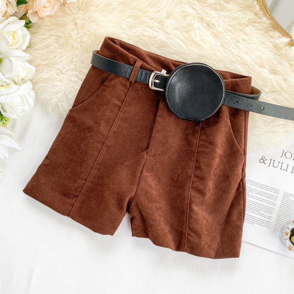 Pantaloni scurti de dama cu curea in mai multe culori