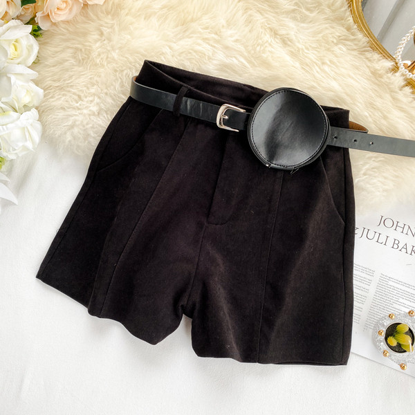 Pantaloni scurti de dama cu curea in mai multe culori