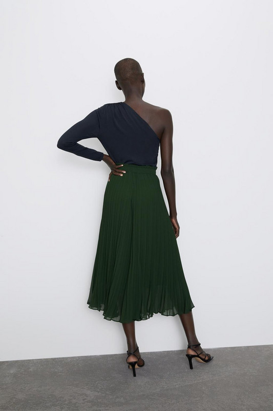 Fusta plisata moderna - pantaloni de culoare verde si lungime 7/8