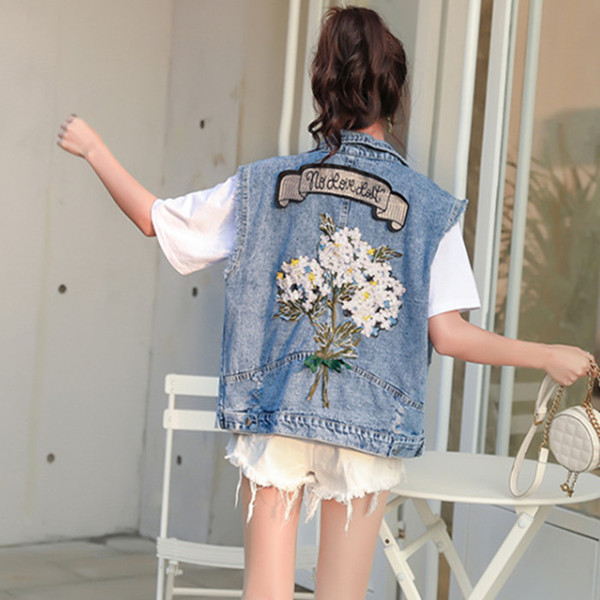 Vesta de dama model nou din denim cu broderie colorata in albastru