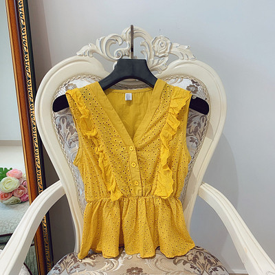 Maieu de damă cu decolteu spitz și nasturi în roz și galben