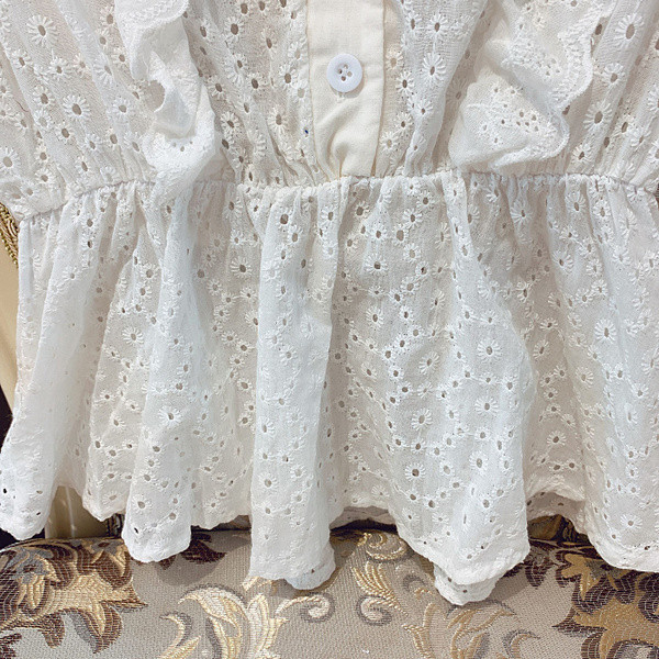 Maieu de damă cu decolteu spitz și nasturi în roz și galben