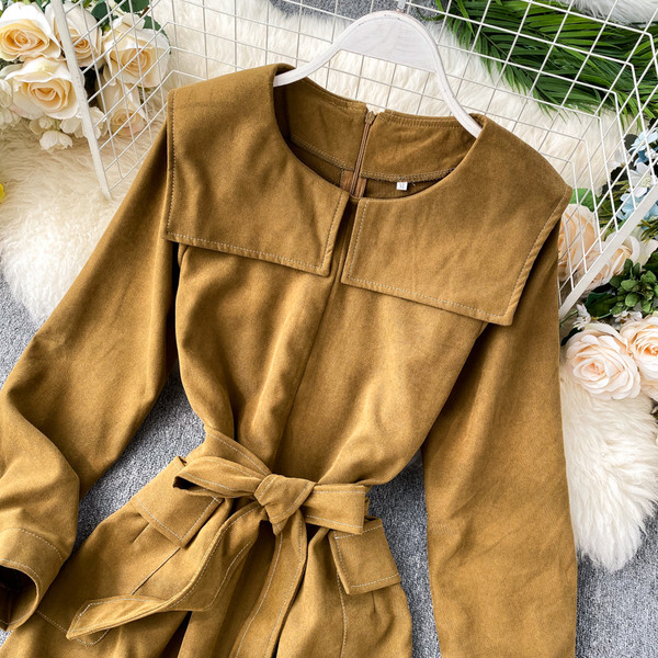 Rochie de dama cu curea in doua culori si maneci lungi