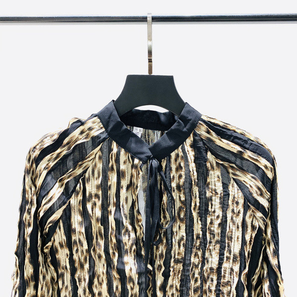 Cămașă de damă cu decolteu rotund model larg de culoare aurie