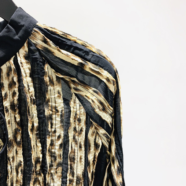 Cămașă de damă cu decolteu rotund model larg de culoare aurie