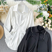 Cămașă modernă de damă cu guler și pietre de decor în alb și negru