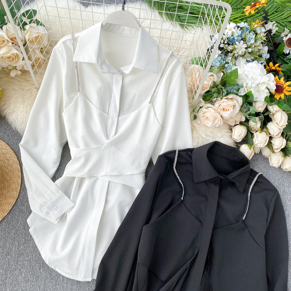 Cămașă modernă de damă cu guler și pietre de decor în alb și negru