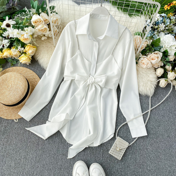 Cămașă modernă de damă cu guler și pietre de decor în alb și negru