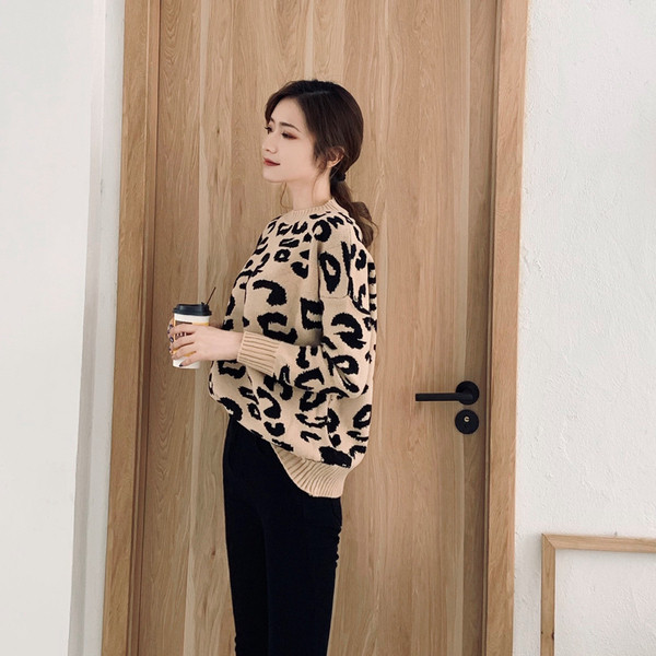 Pulover casual dama de culoare bej cu animal print