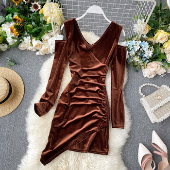 Rochie de dama moderna din catifea cu umerii goi in doua culori