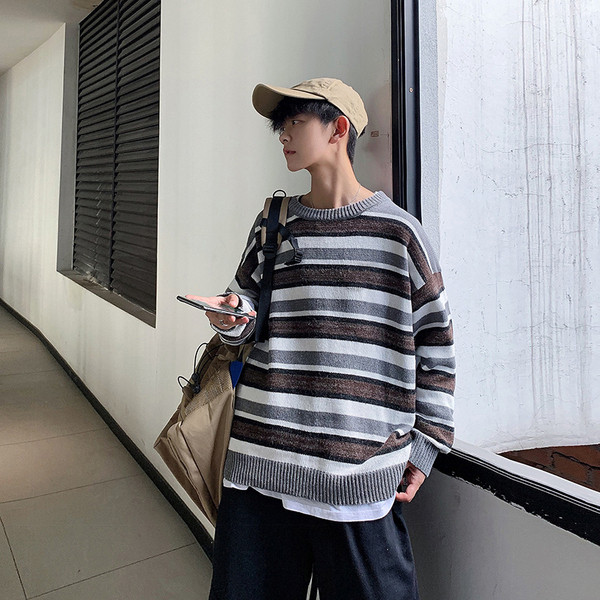 Pulover bărbătesc cu dungi cu decolteu oval în verde și maro