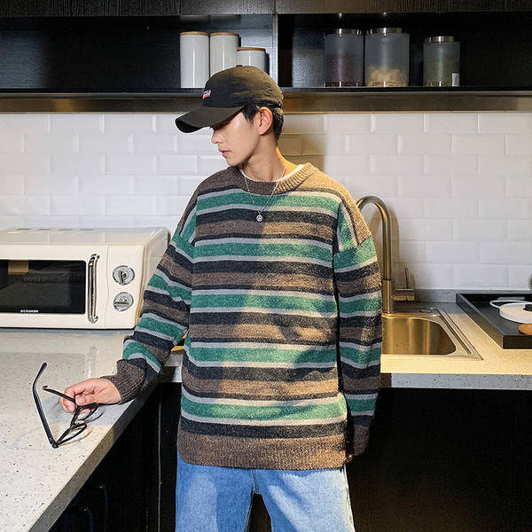 Pulover bărbătesc cu dungi cu decolteu oval în verde și maro