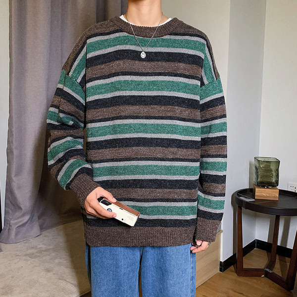 Pulover bărbătesc cu dungi cu decolteu oval în verde și maro