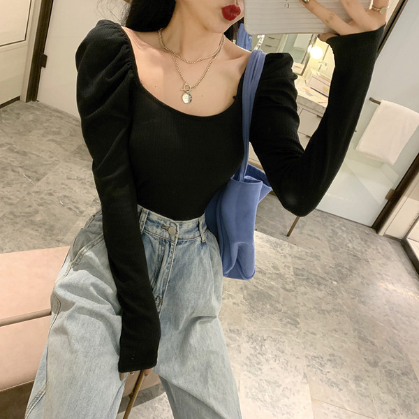 Bluză de damă modernă cu decolteu rotund în alb-negru