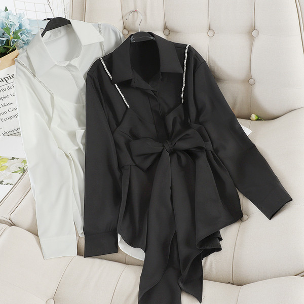 Cămașă elegantă de damă cu panglică și mâneci lungi în alb și negru