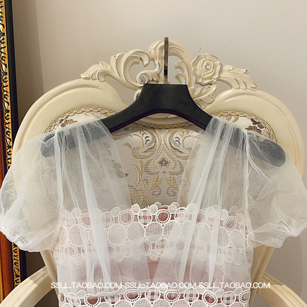 Bluza de dama cu dantela si tul in alb si negru