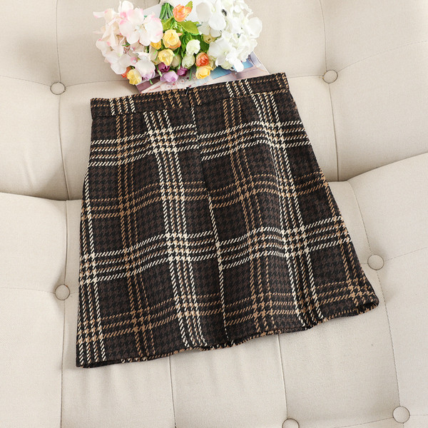 Női kockás szoknya magas derékkal, barna és kék színben