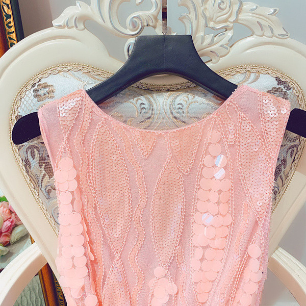 Stílusos női ruha flitterekkel, több színben