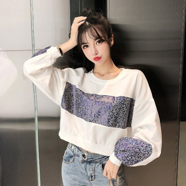 Bluză de damă modernă cu decolteu rotund în alb și negru