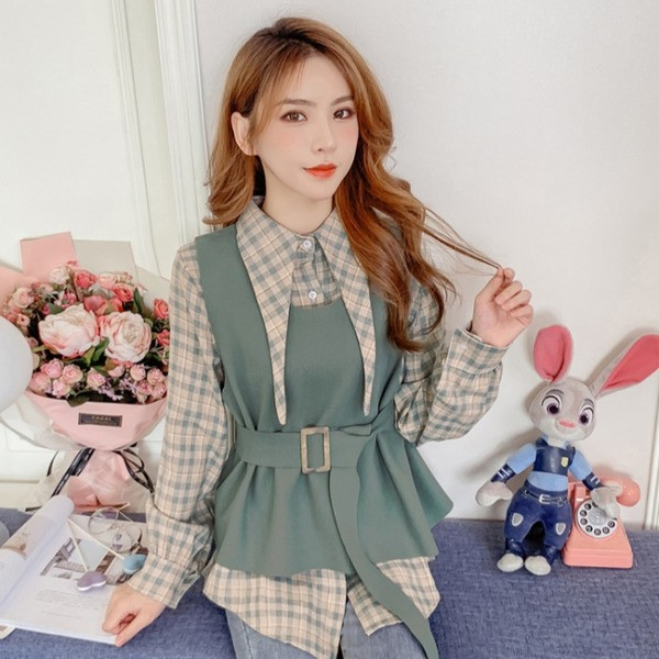 Set de dama modern din doua parti camasa in carouri + vesta in bej si verde