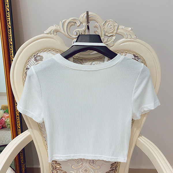 Bluză de damă cu mâneci scurte de culoare albă