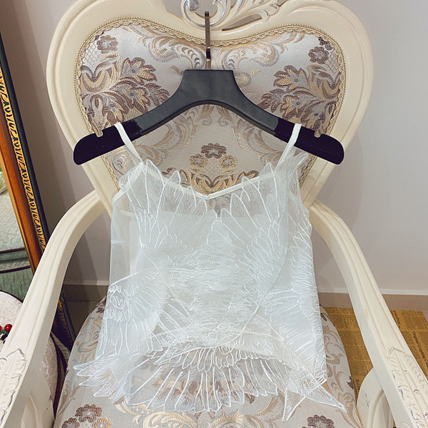 Maieu de damă din dantelă cu bretele subțiri de culoare albă