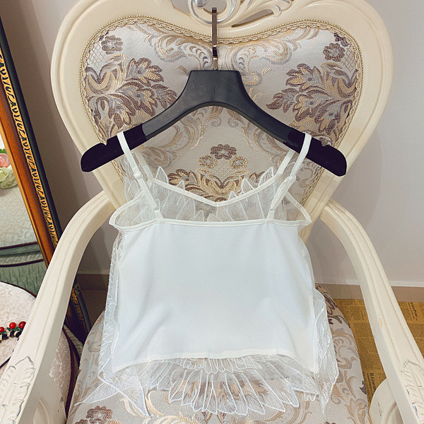 Maieu de damă din dantelă cu bretele subțiri de culoare albă