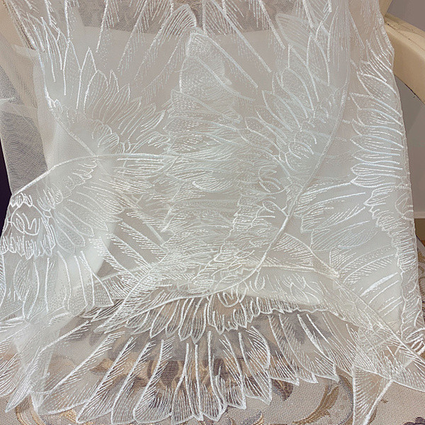 Maieu de damă din dantelă cu bretele subțiri de culoare albă