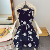 Rochie moderna de dama cu model floral croi dreapta in culoarea neagra