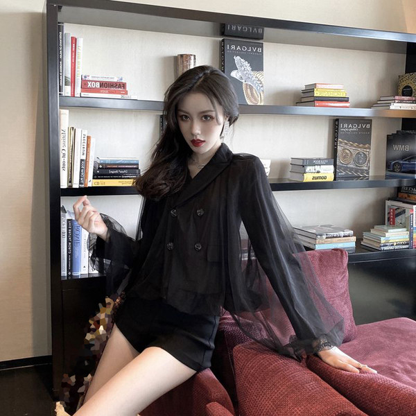 Geaca scurta de dama in negru cu tul