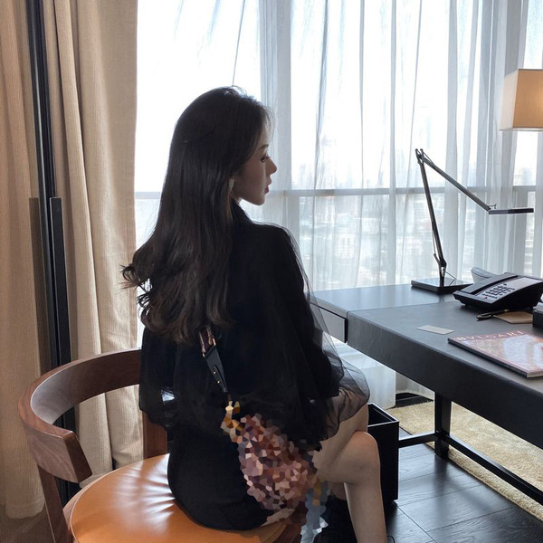 Geaca scurta de dama in negru cu tul