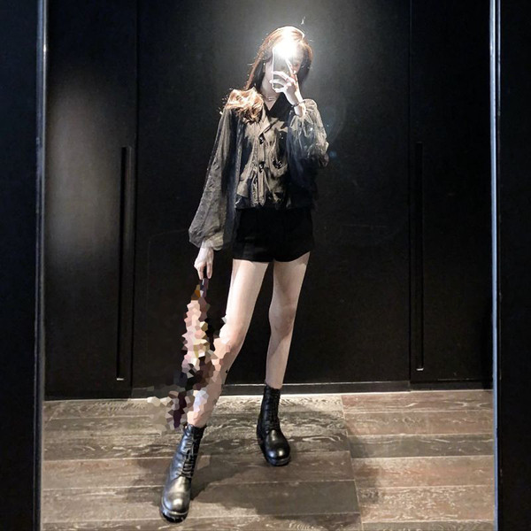 Geaca scurta de dama in negru cu tul