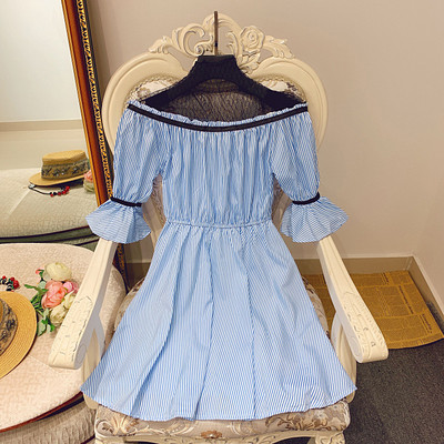 Rochie de dama in dungi cu dantela si maneci lotus