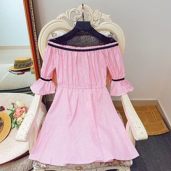 Rochie de dama in dungi cu dantela si maneci lotus