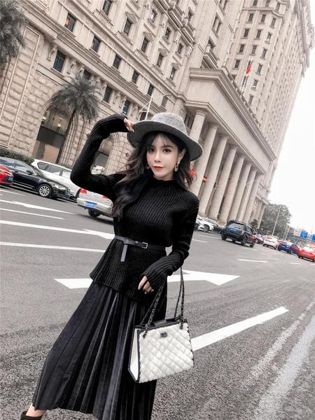 Set de pulover si fusta plisata de dama in doua culori