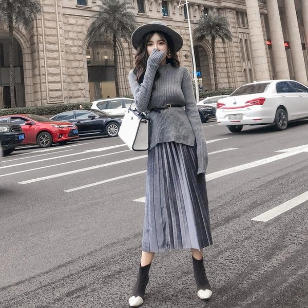 Set de pulover si fusta plisata de dama in doua culori