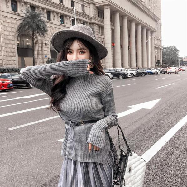 Set de pulover si fusta plisata de dama in doua culori