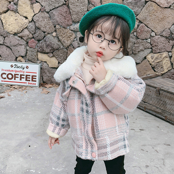 Model nou de geaca de iarna in carouri pentru copii cu puf la guler