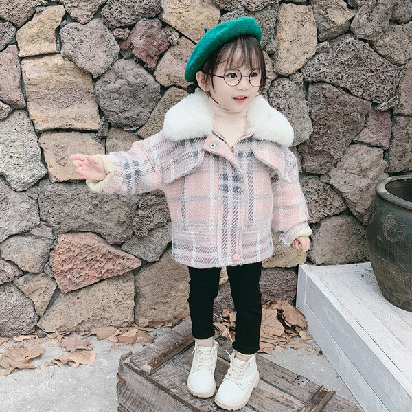 Model nou de geaca de iarna in carouri pentru copii cu puf la guler