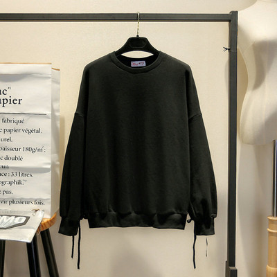 Modern női blúz ovális nyakkivágással és megkötős fehér és fekete színben