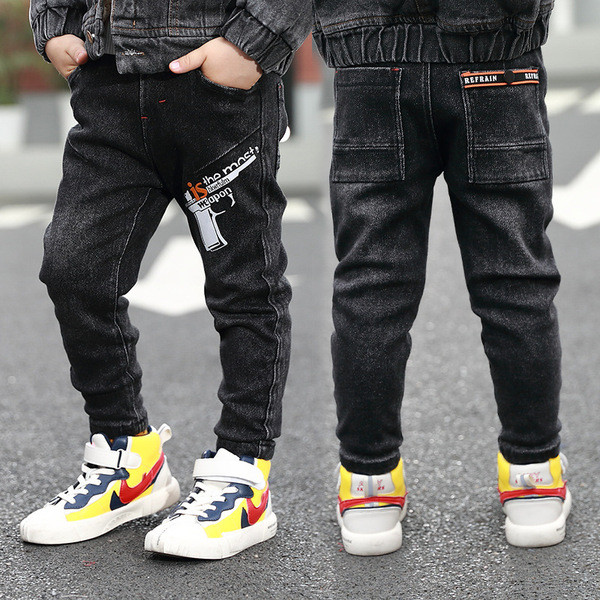 Model nou de blugi copii pentru baieti cu aplicatie in culoarea neagra