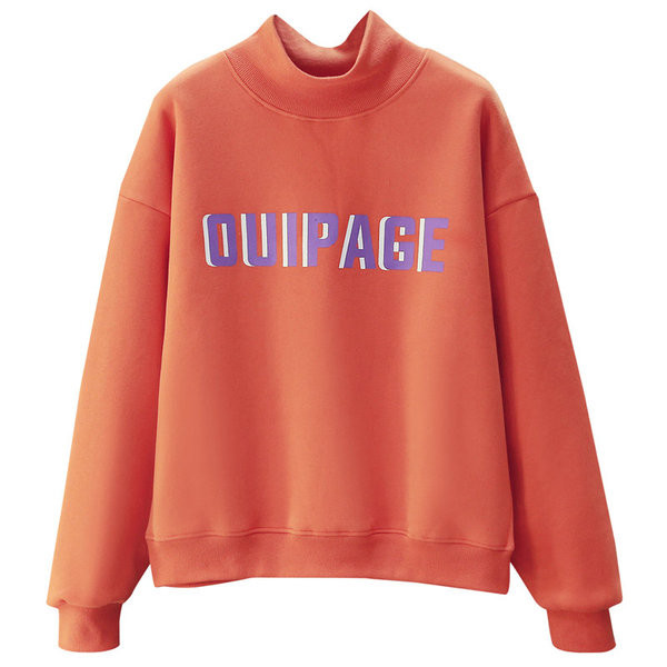 Bluză de damă cu guler înalt și inscripție în roz, albastru și portocaliu